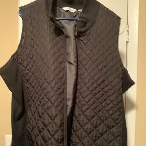 Black puffer vest size 3 x
